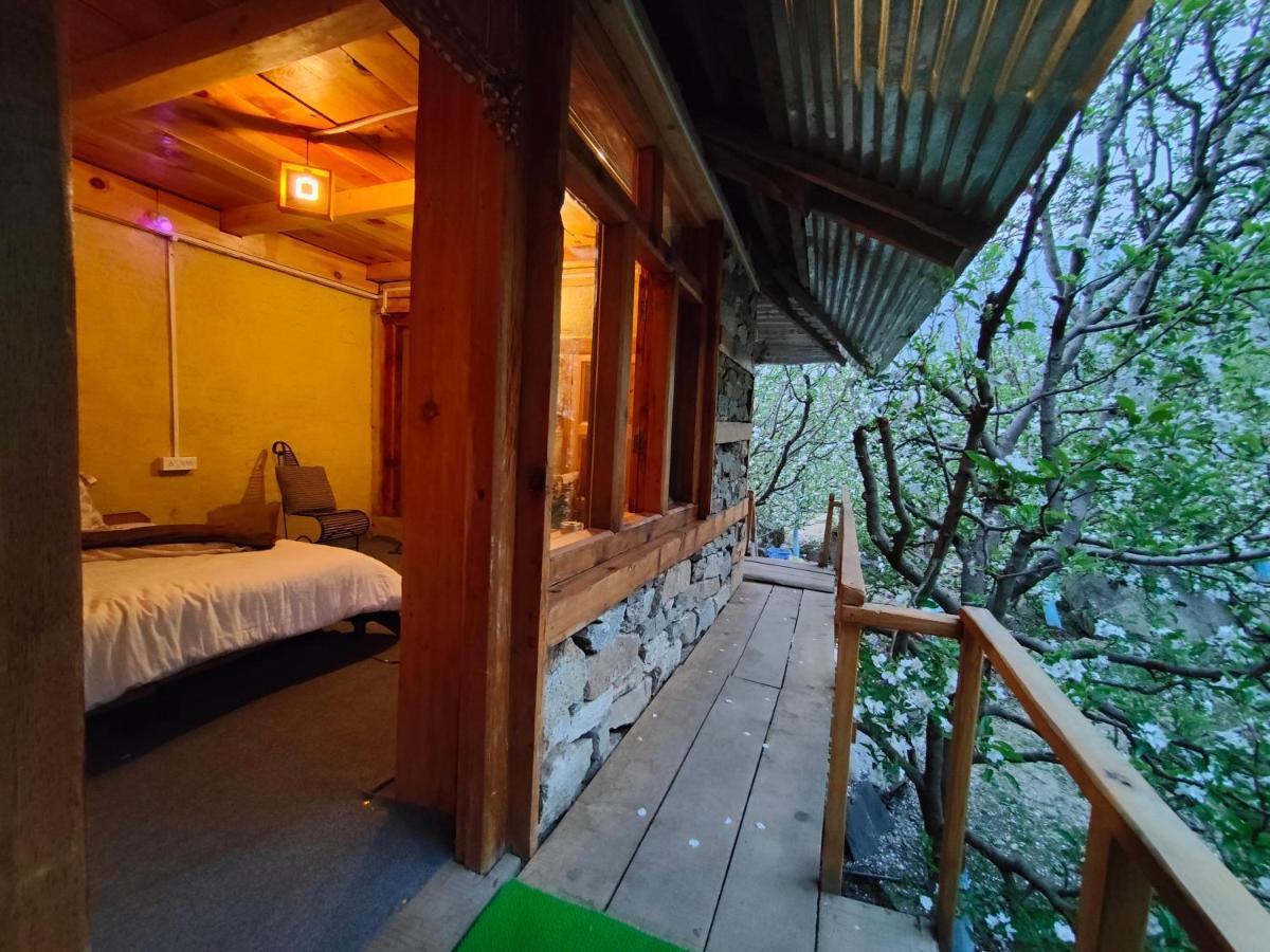 Yalakhom Hotel Tosh Екстериор снимка