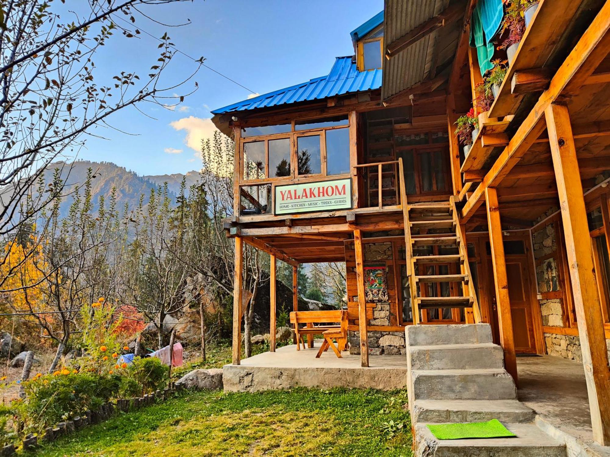 Yalakhom Hotel Tosh Екстериор снимка